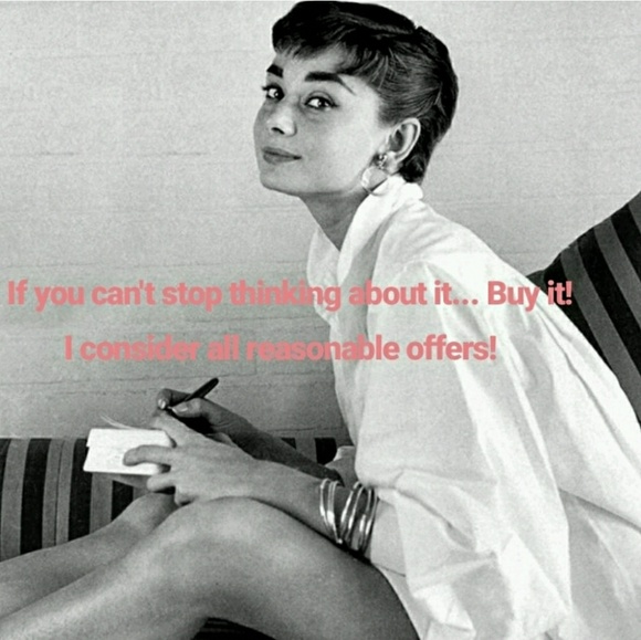 Veronika's Closet - Picture 2 of 2